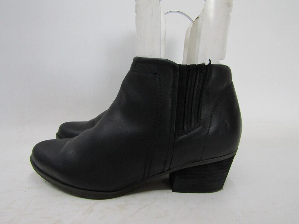 BLONDO Womens Size 8.5 M Black Leather Zip Fashion Ankle Boots Booties